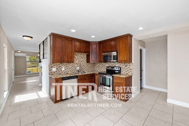 Building Photo - 4281 Silver Dove Way