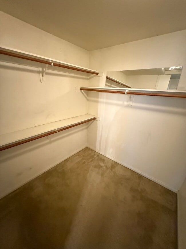 Building Photo - Spacious 4 bed 2 Bath in Desirable NW Bakersfield