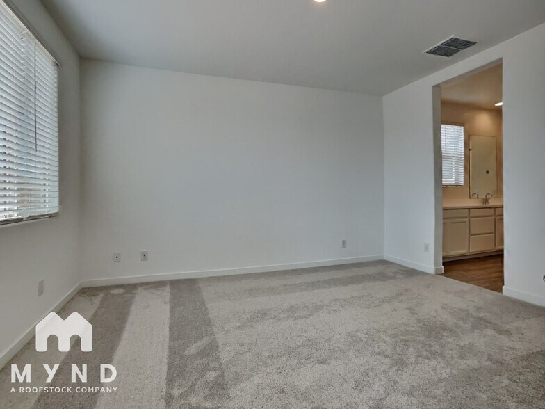 Building Photo - 9513 W Turney Ave