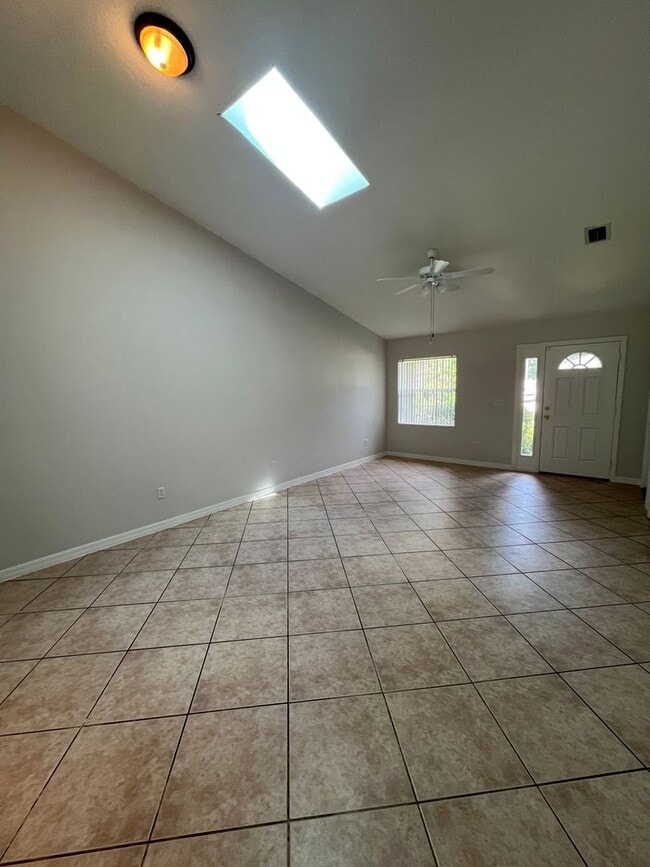 Building Photo - 133 Plainview Dr