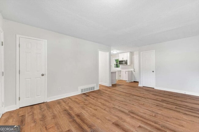 Building Photo - 2905 Gresham Rd S E