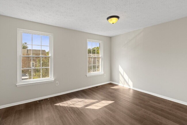 Building Photo - 916 Pentwood Ct
