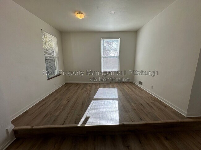 Building Photo - 208 Rolfe St