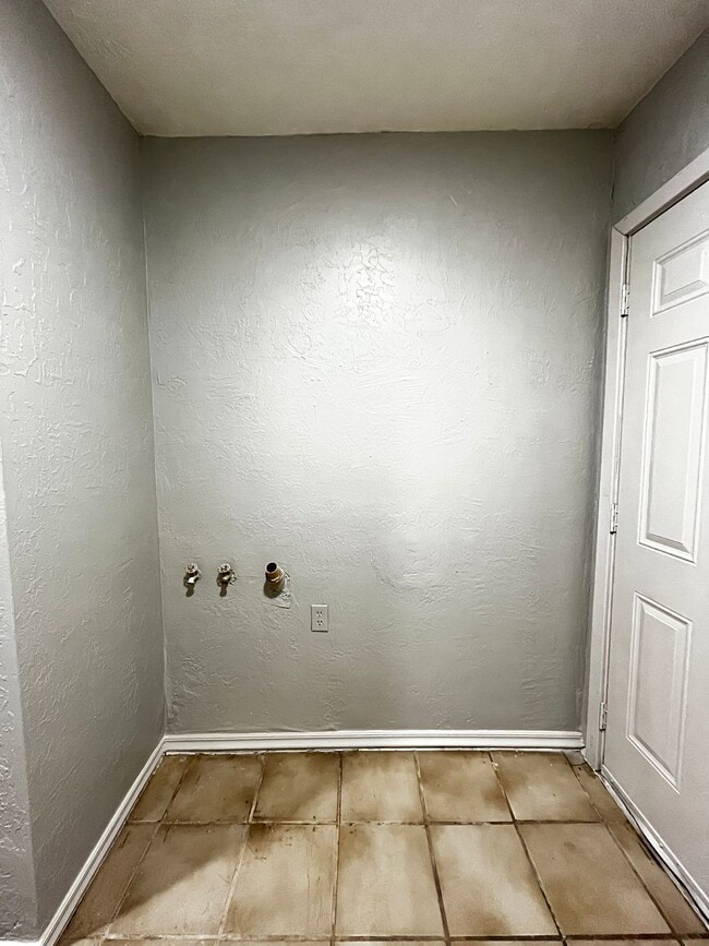 Building Photo - 2618 NW 26th St