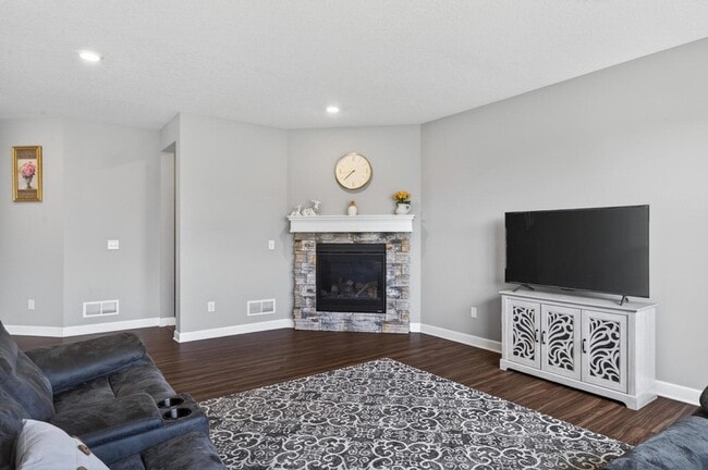 Building Photo - 1559 Edgebrook Ln