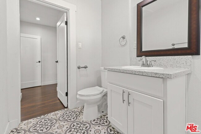 Building Photo - 1756 N La Brea Ave