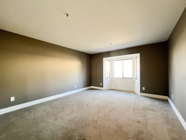 Building Photo - Beautifully Remodeled 2-Bedroom, 2-Bathroom Townhome with Single-Car Garage