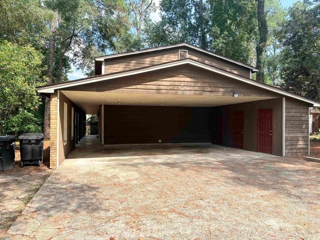 Building Photo - 3701 Donovan Dr
