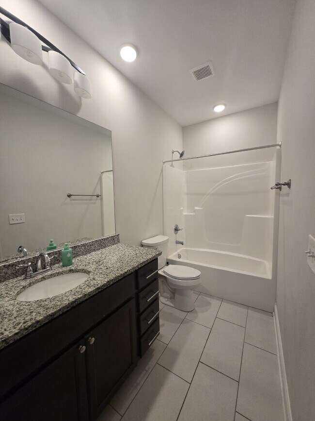 Building Photo - Charming 3-Bedroom Retreat Near Hamilton P...
