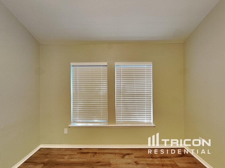 Building Photo - 630 Azalea Dr
