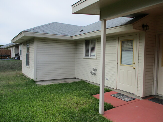 Building Photo - 163 Armadillo Ln