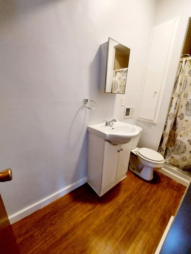 Building Photo - 1129 St George St