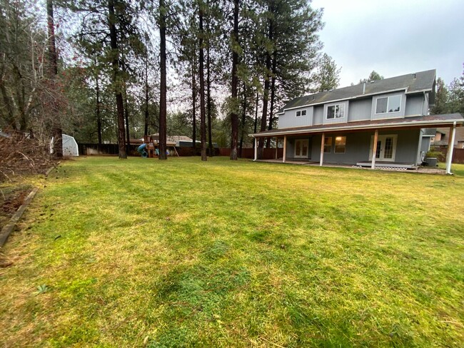 Building Photo - Mead School District- 4 bedroom, 3 bath ho...