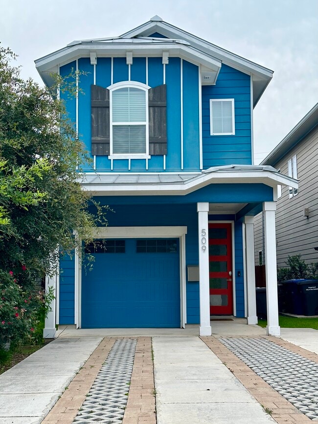 Building Photo - 509 Elmhurst Ave