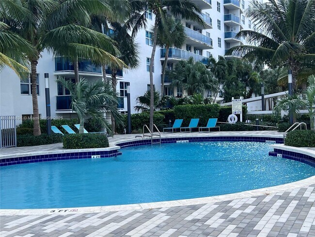 Building Photo - 7501 E Treasure Dr