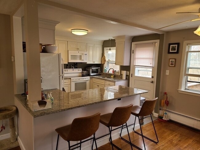 Building Photo - 66-68 Summit St