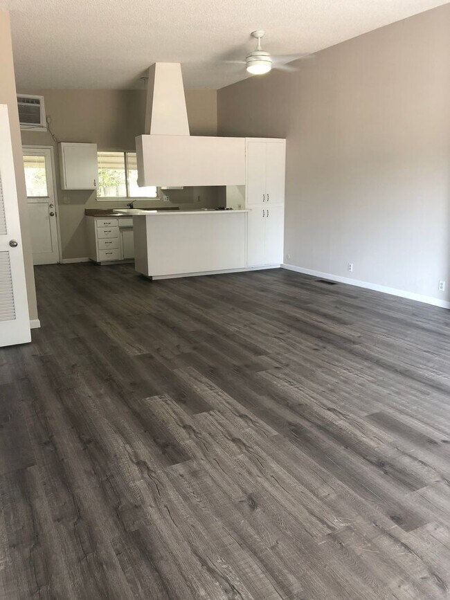 Building Photo - 1413/1415 Topaz Way