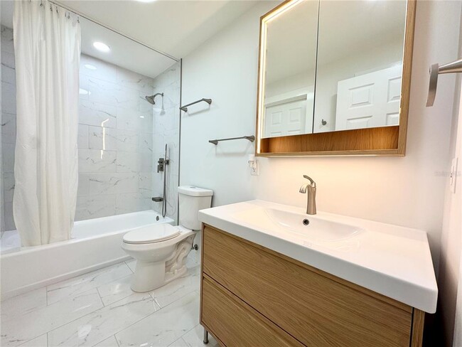 Building Photo - 9205 Tudor Dr