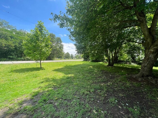 Building Photo - 3 bedroom, 1 bathroom home located in Jopl...
