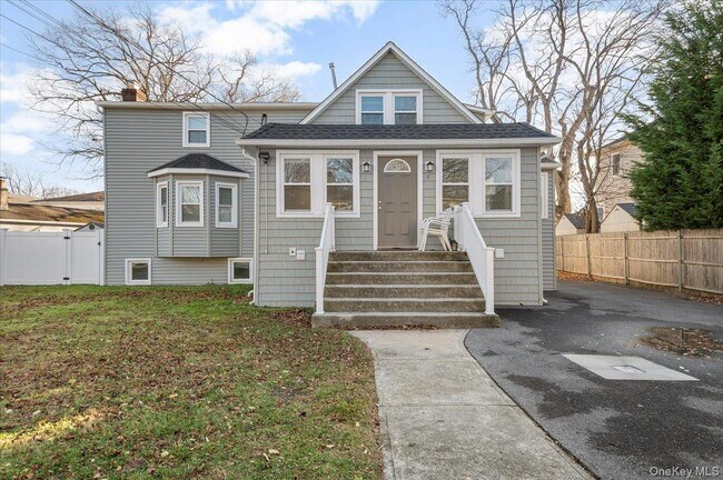 Building Photo - 8 Garfield Ave