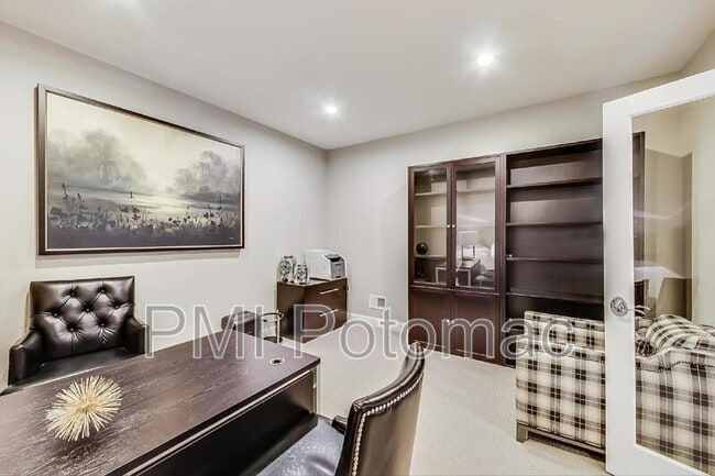 Building Photo - 10821 Symphony Park Dr