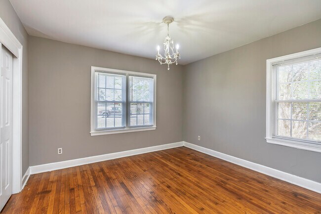 Building Photo - 2224 Harrodsburg Rd