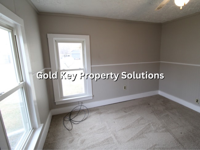 Building Photo - 4 BR 1.5 BA House with Central Air and Covered Porch (SECTION 8 APPROVED)