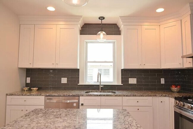 Building Photo - 142 Trapelo Rd