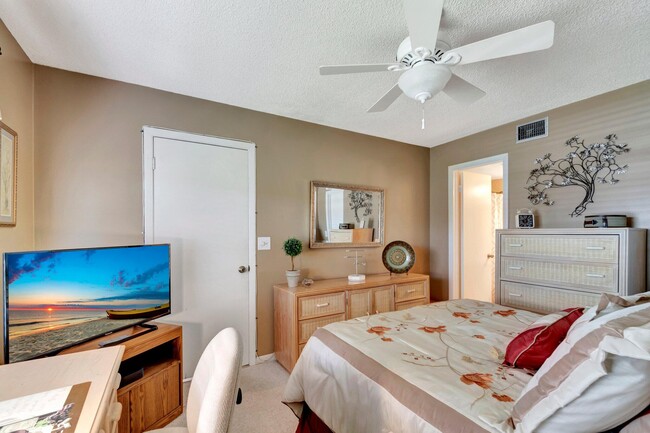 Building Photo - 7202 Golf Colony Ct
