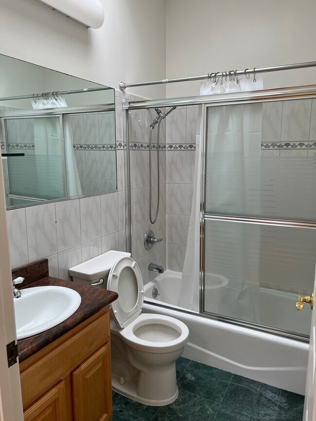 bath room 2 - 1276 45th Ave
