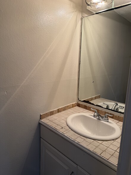 Building Photo - 2509 Giuffrias Ave