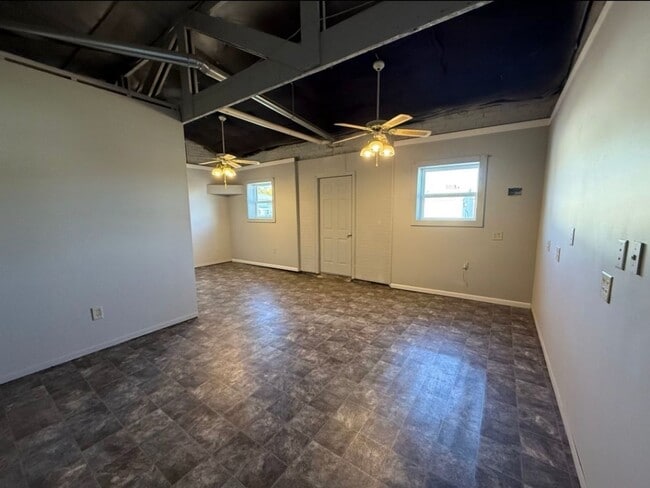 Building Photo - Downtown Maroa! 3 bed, 1.5 bath