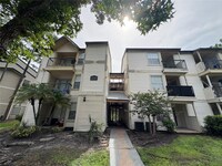 Building Photo - 1940 Lake Atriums Cir