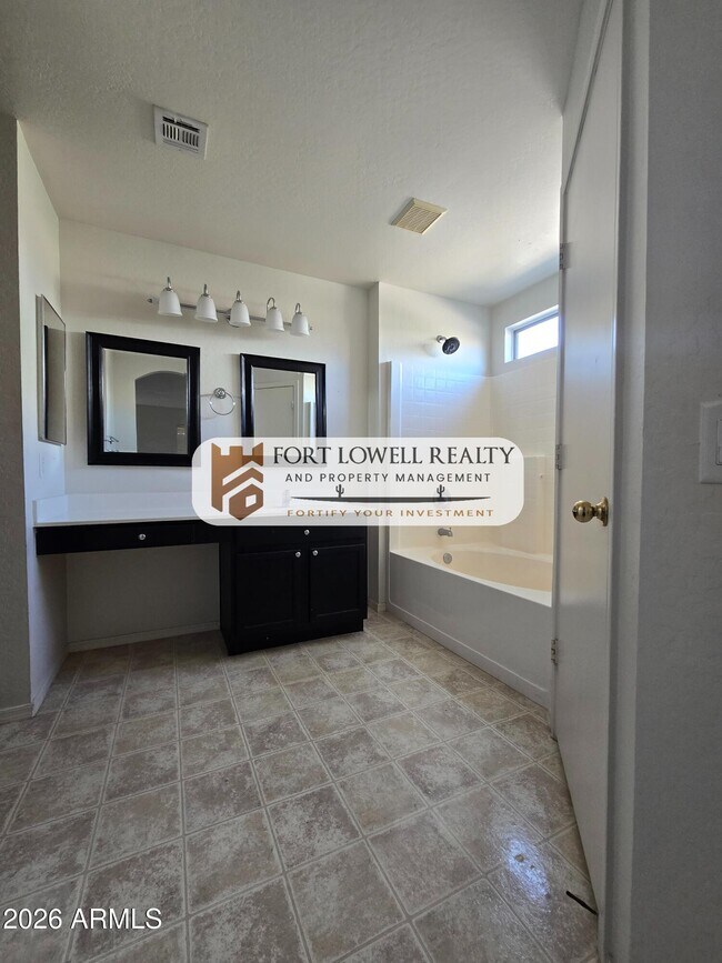 Building Photo - 23952 W Desert Bloom St