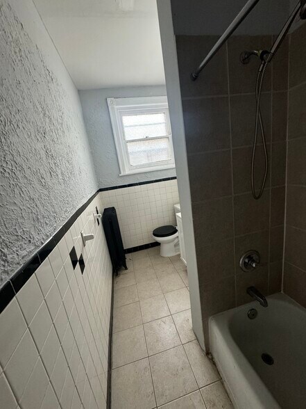 Building Photo - 4660 Castor Ave