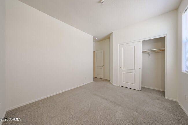 Building Photo - 16925 W Nottingham Way