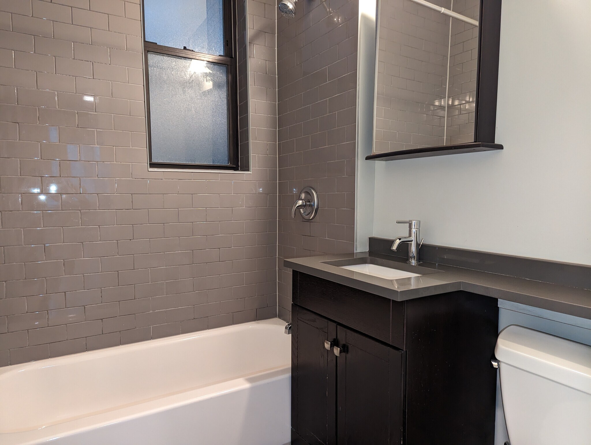 Building Photo - 4419 N Wolcott Ave