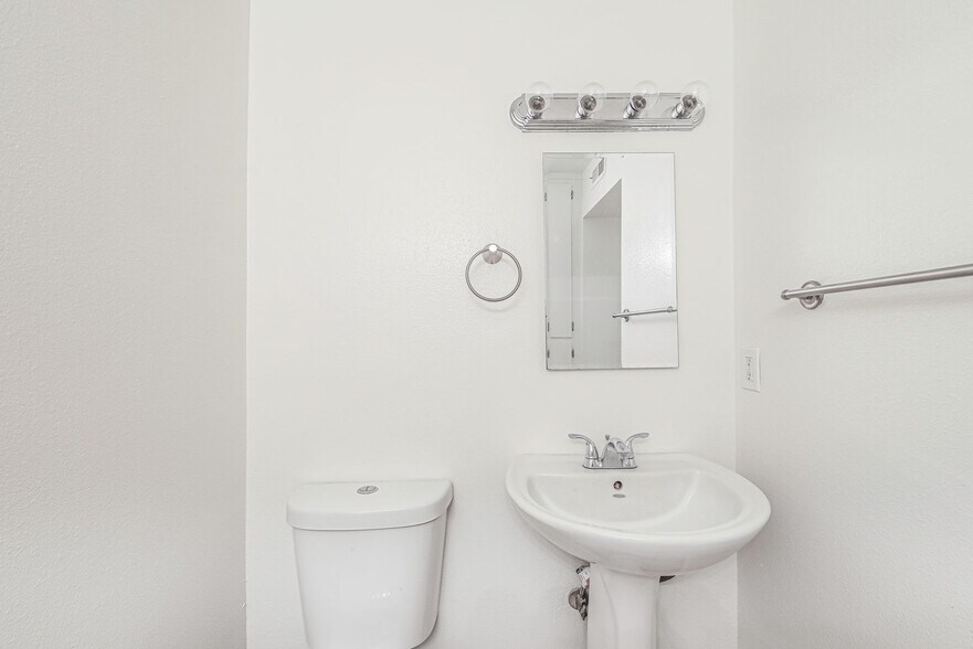 Building Photo - 1600 Mabury St