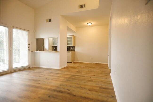 Building Photo - 3840 Far W Blvd