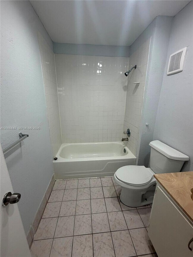 Building Photo - 8020 N Colony Cir
