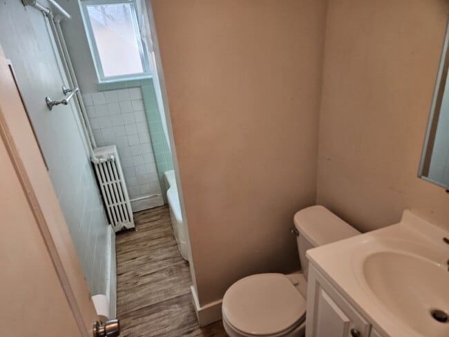 Building Photo - 1 Bed 1 Bath Mayfair Apartment With Garage in Denver! Available Now!