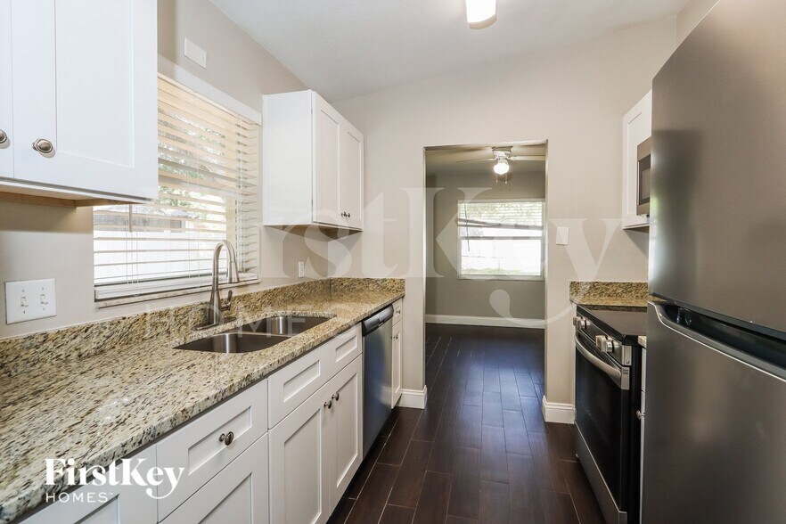 Building Photo - 7912 Apache Ln