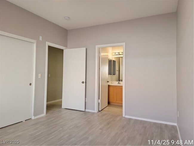 Building Photo - 824 Painted Vista Ave