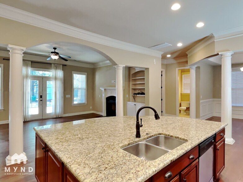 Building Photo - 807 Herrin Ave