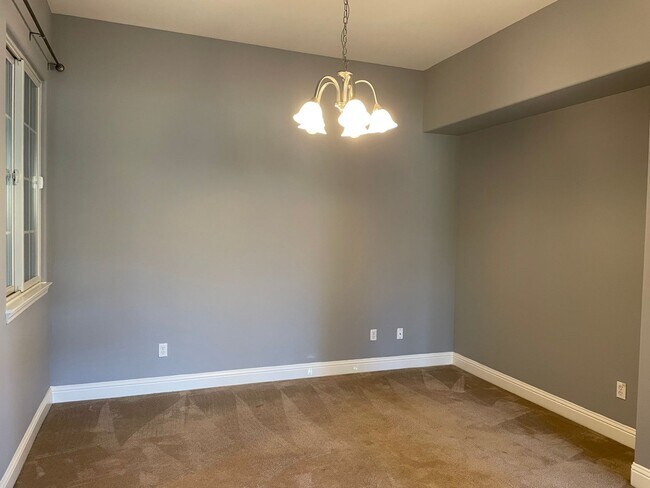 Building Photo - Beautiful 4-Bedroom Home in Prime Rosevill...