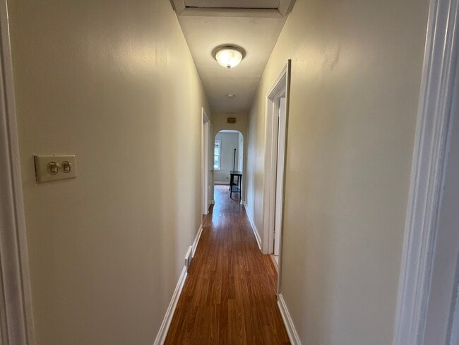 Building Photo - 538 Mills St