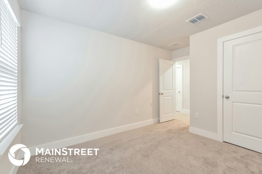 Building Photo - 804 E Voorhis Ave