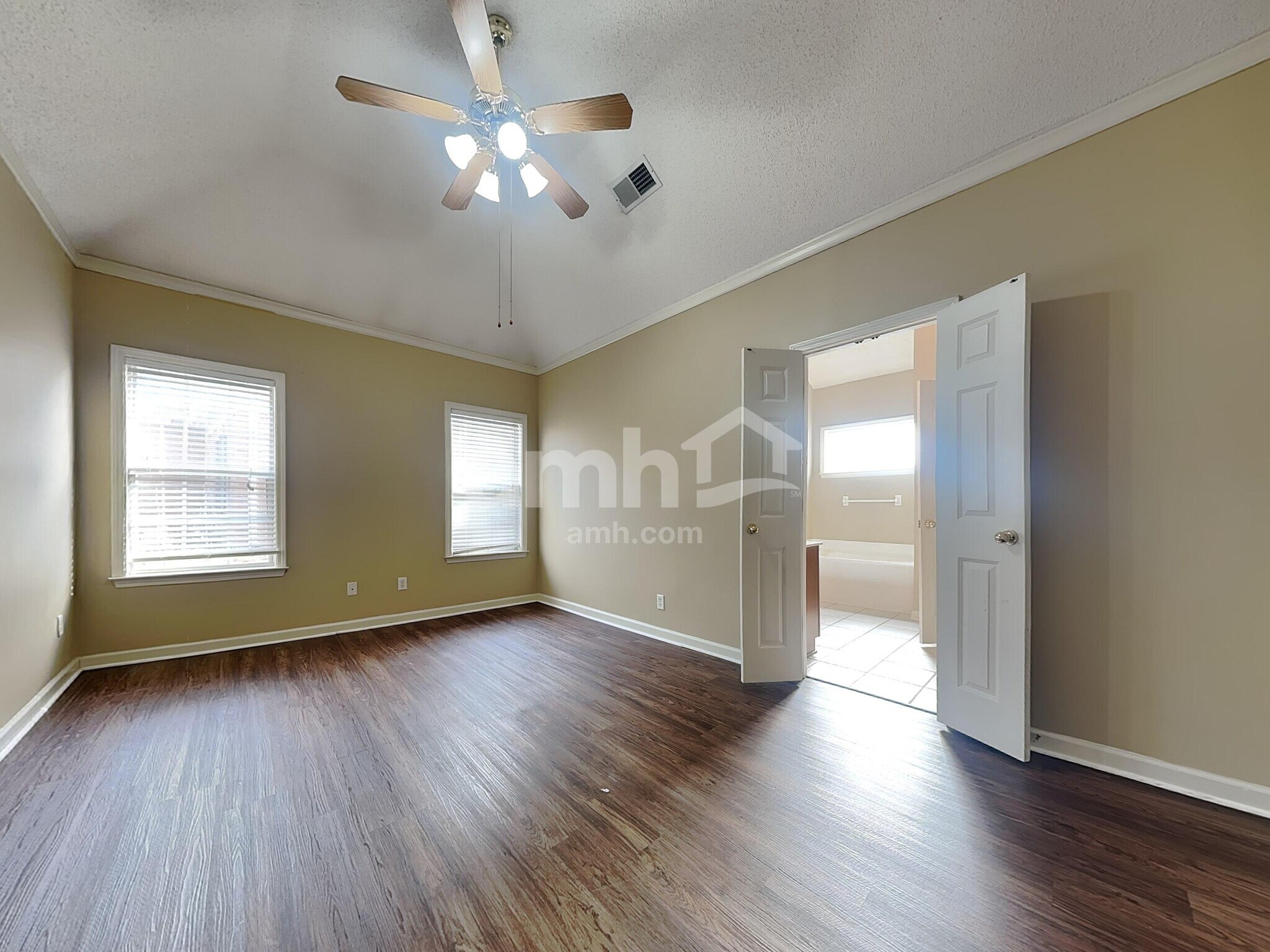 Building Photo - 10157 Breezy Ridge Cove