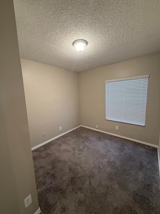 Building Photo - 8705 Vía Giula