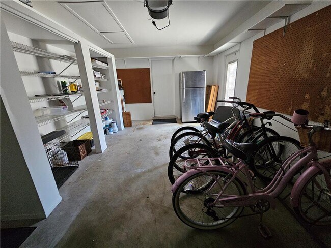Building Photo - 6442 Colonial Dr